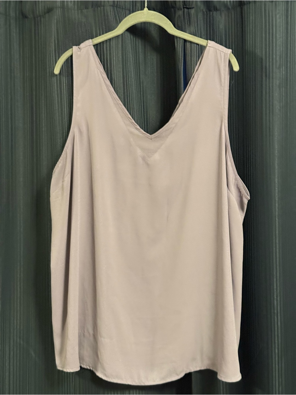 Women's V-Neck Sleeveless Tank Top - Lavender